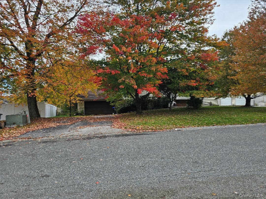 61 Maureen Drive thumbnail 2