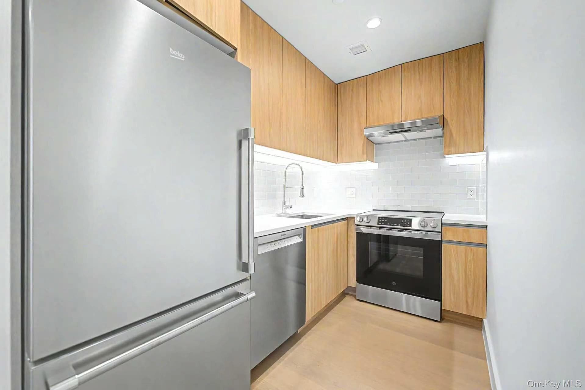 150-02 Northern Boulevard Unit: 5J thumbnail 4