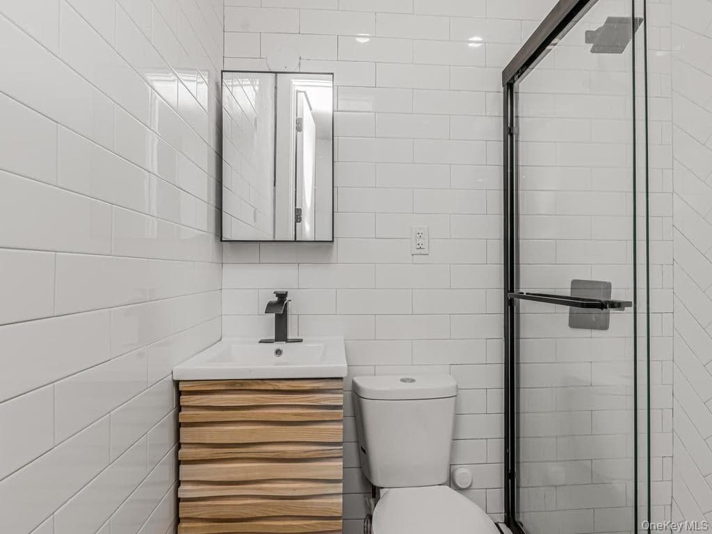 514 E 188th Street thumbnail 4