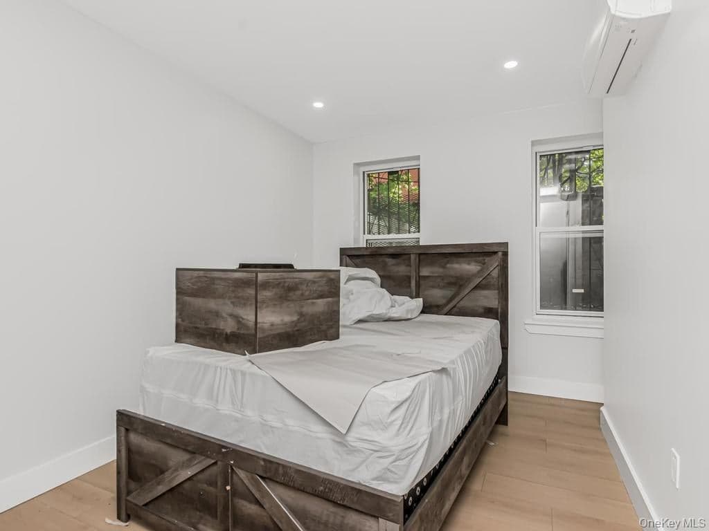 514 E 188th Street thumbnail 17