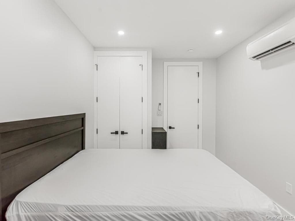 514 E 188th Street thumbnail 21