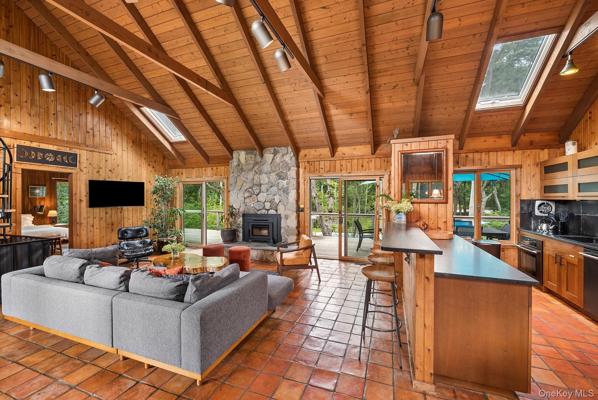 130 Laurel Drive thumbnail 11