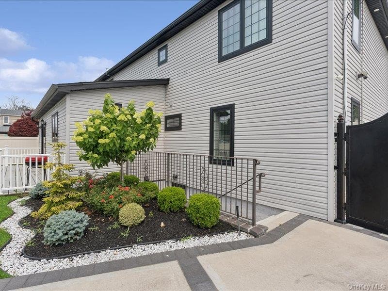 858 Prescott Street thumbnail 23