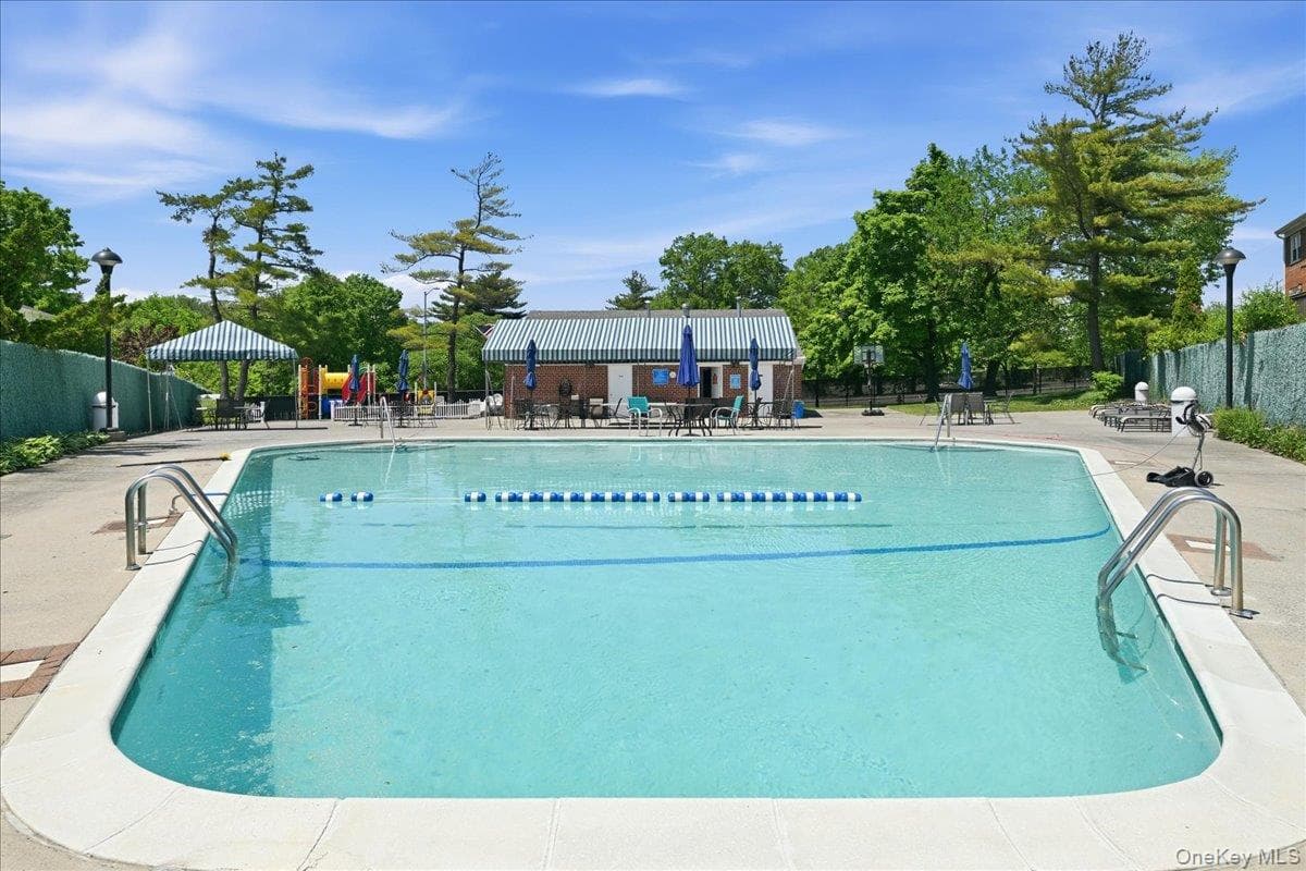 6231 Douglaston Parkway Unit: 15 thumbnail 6