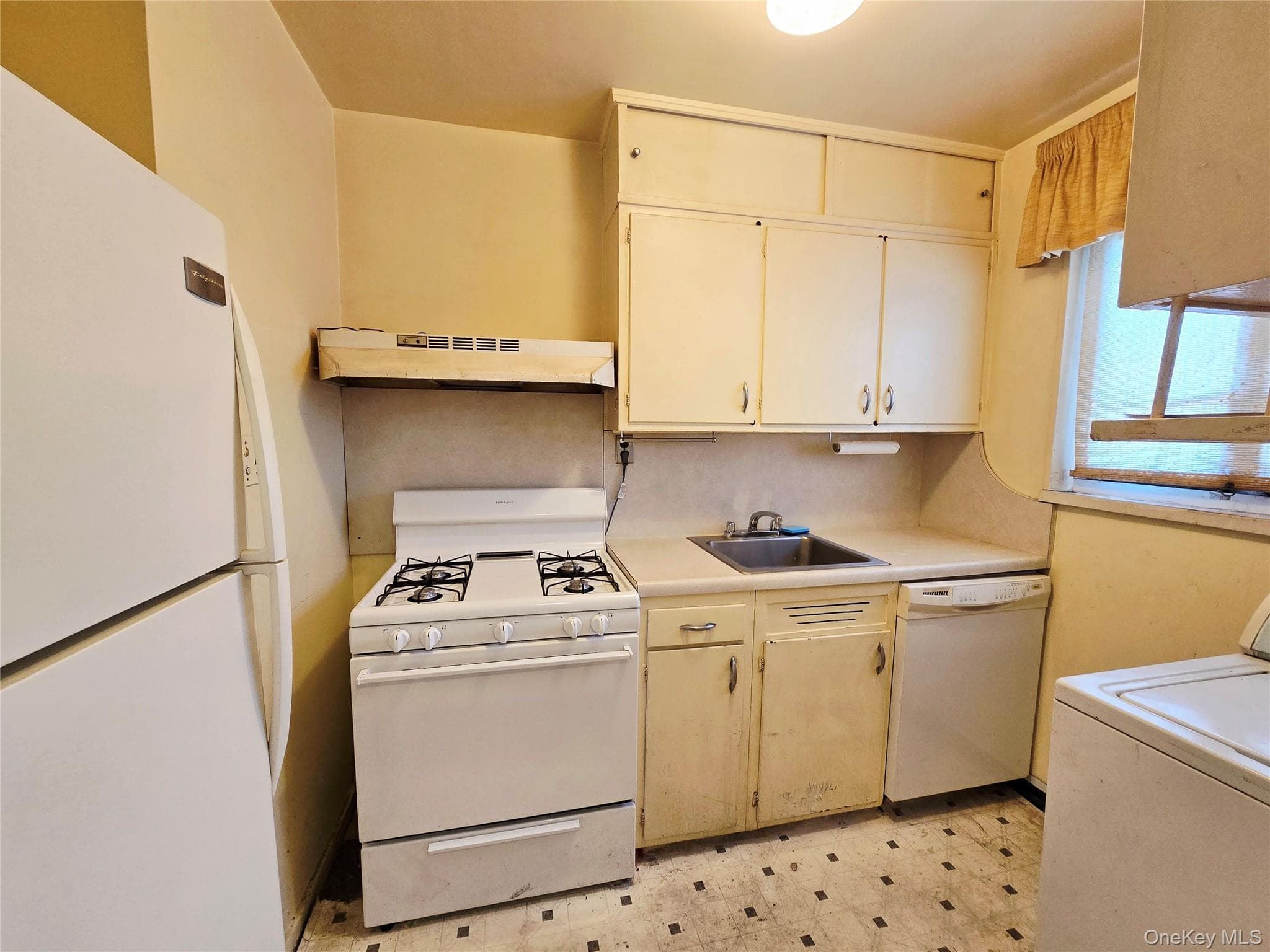 22305 Manor Road Unit: 226 thumbnail 6