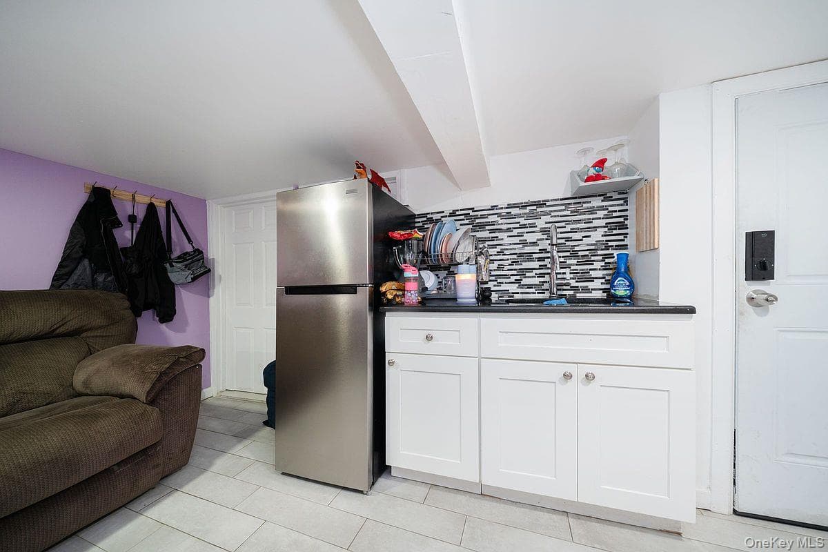 15813 Linden Boulevard thumbnail 16