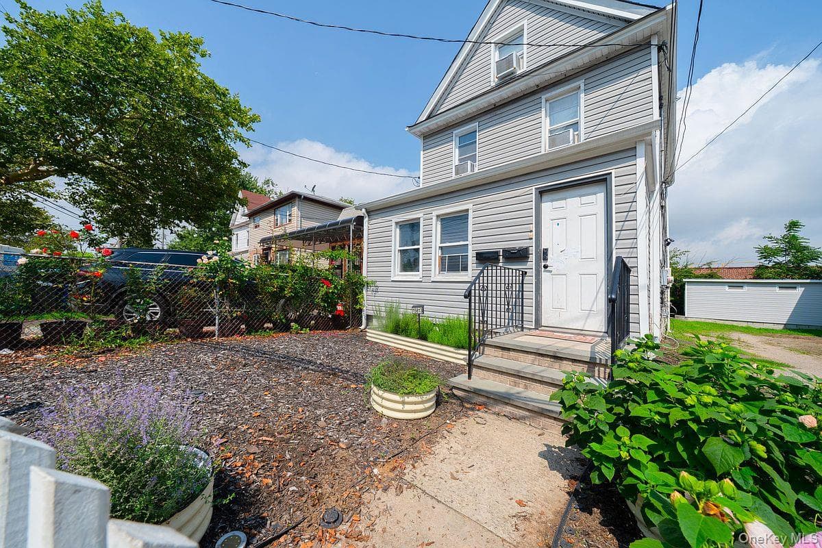 15813 Linden Boulevard thumbnail 25