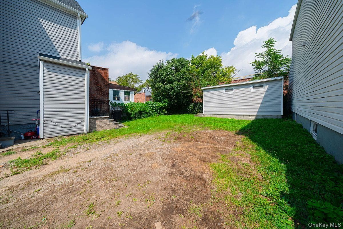 15813 Linden Boulevard thumbnail 27