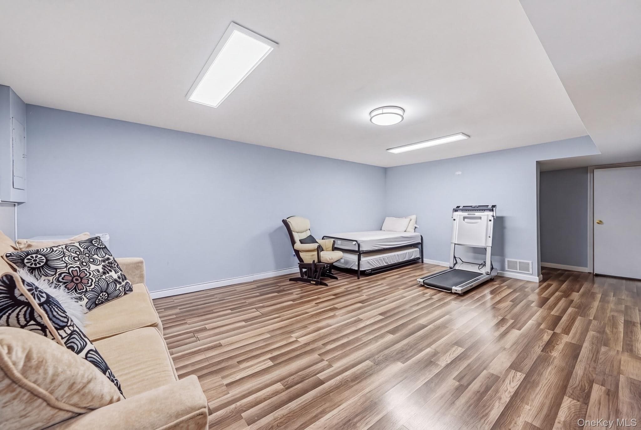 42 Gladys Drive thumbnail 16