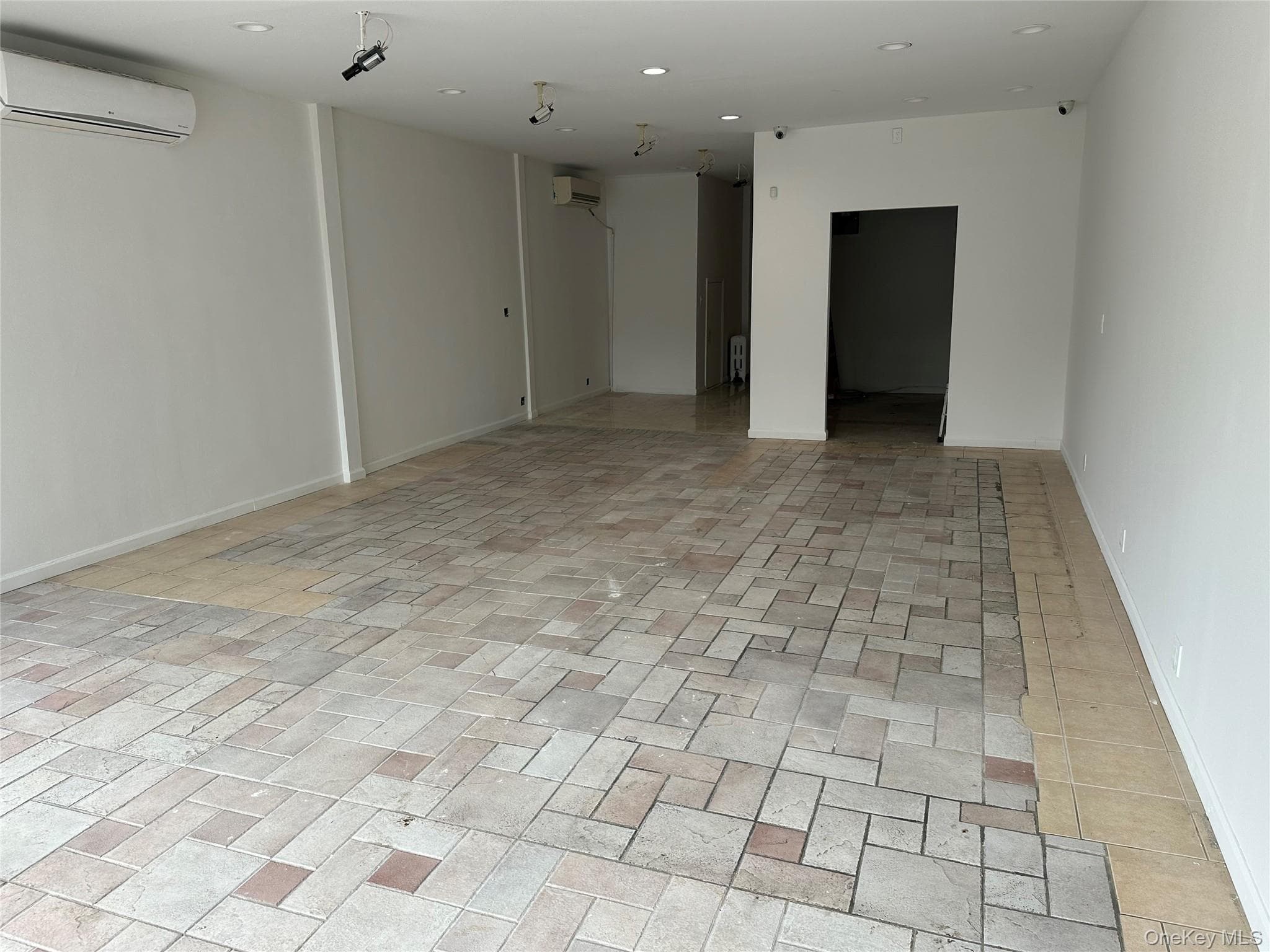 25332 E Northern Boulevard Unit: 25334 thumbnail 9