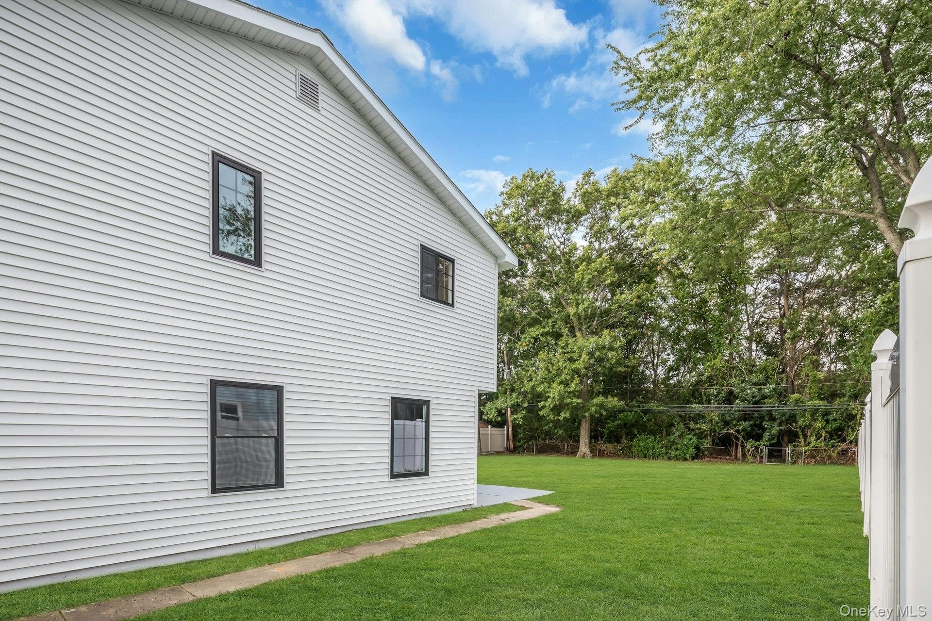64 Skylark Drive thumbnail 20