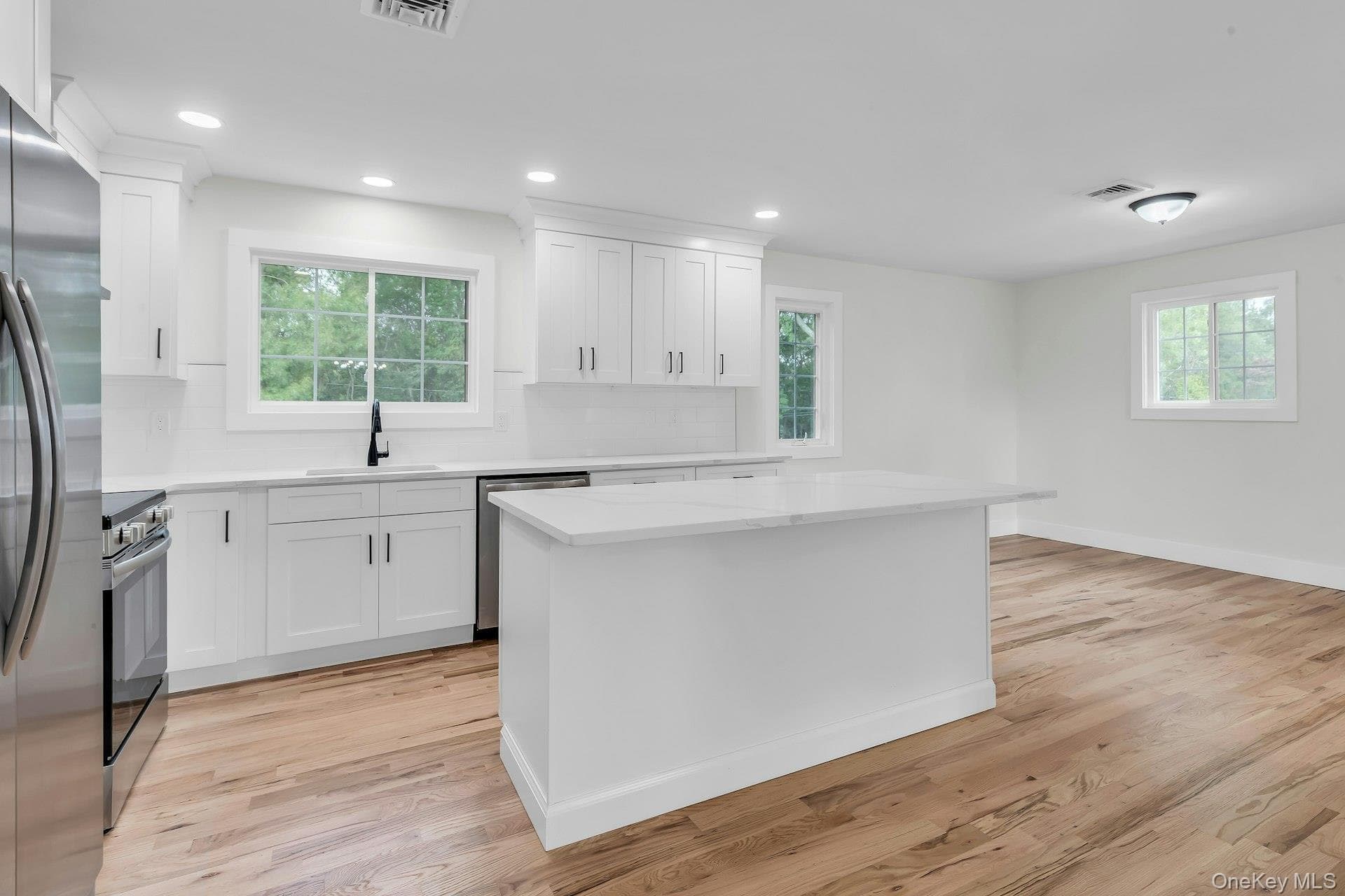 64 Skylark Drive thumbnail 5