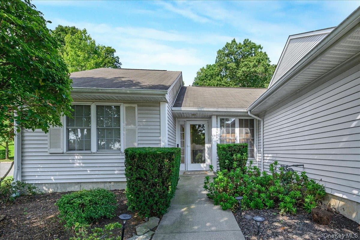 204 Mattituck Court thumbnail 7