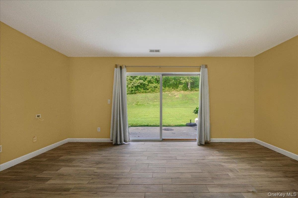 204 Mattituck Court thumbnail 11
