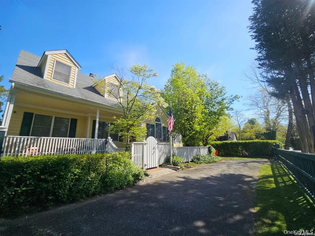 10 Phyllis Road photo 1