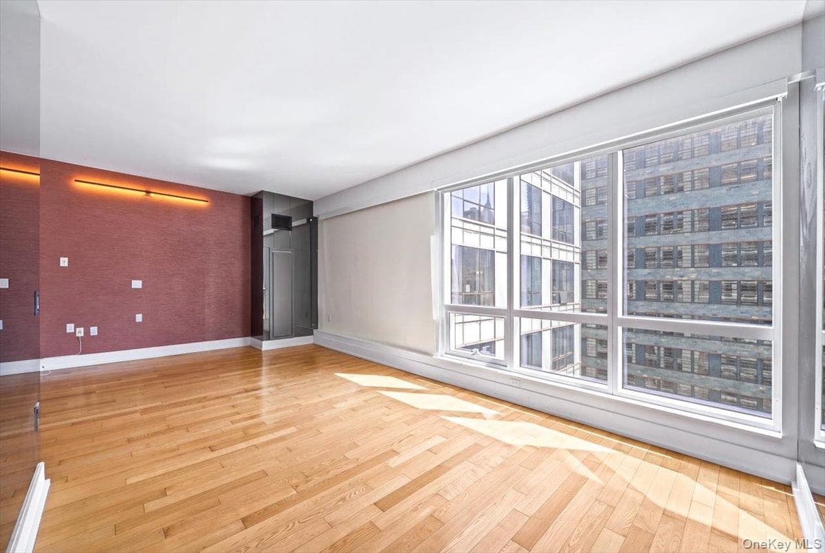 350 W 42nd Street Unit: 19I thumbnail 10