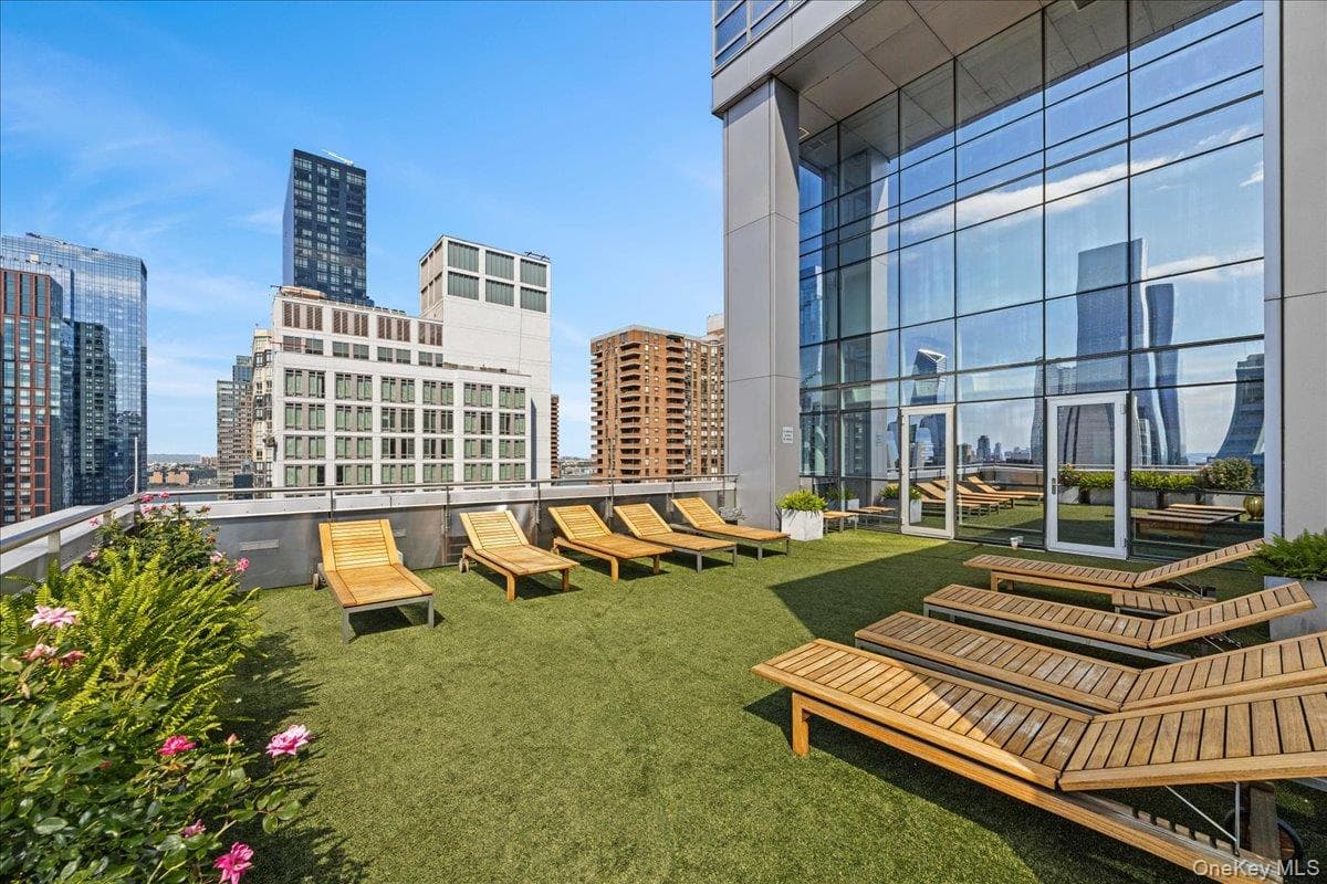 350 W 42nd Street Unit: 19I thumbnail 25