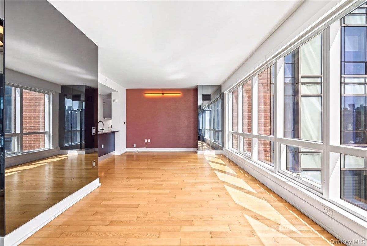 350 W 42nd Street Unit: 19I thumbnail 4