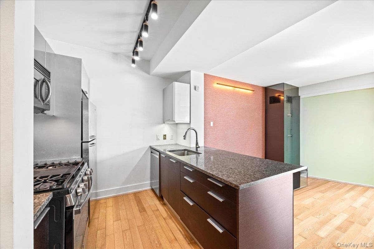 350 W 42nd Street Unit: 19I thumbnail 16