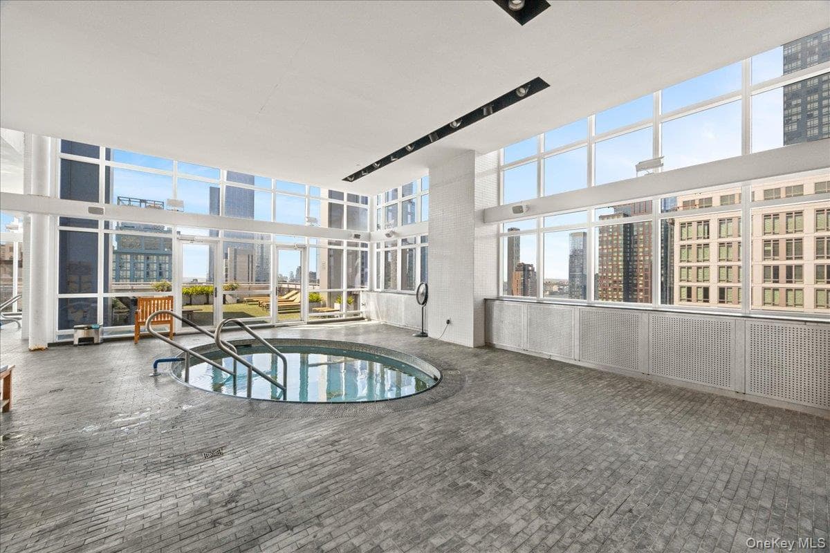 350 W 42nd Street Unit: 19I thumbnail 18