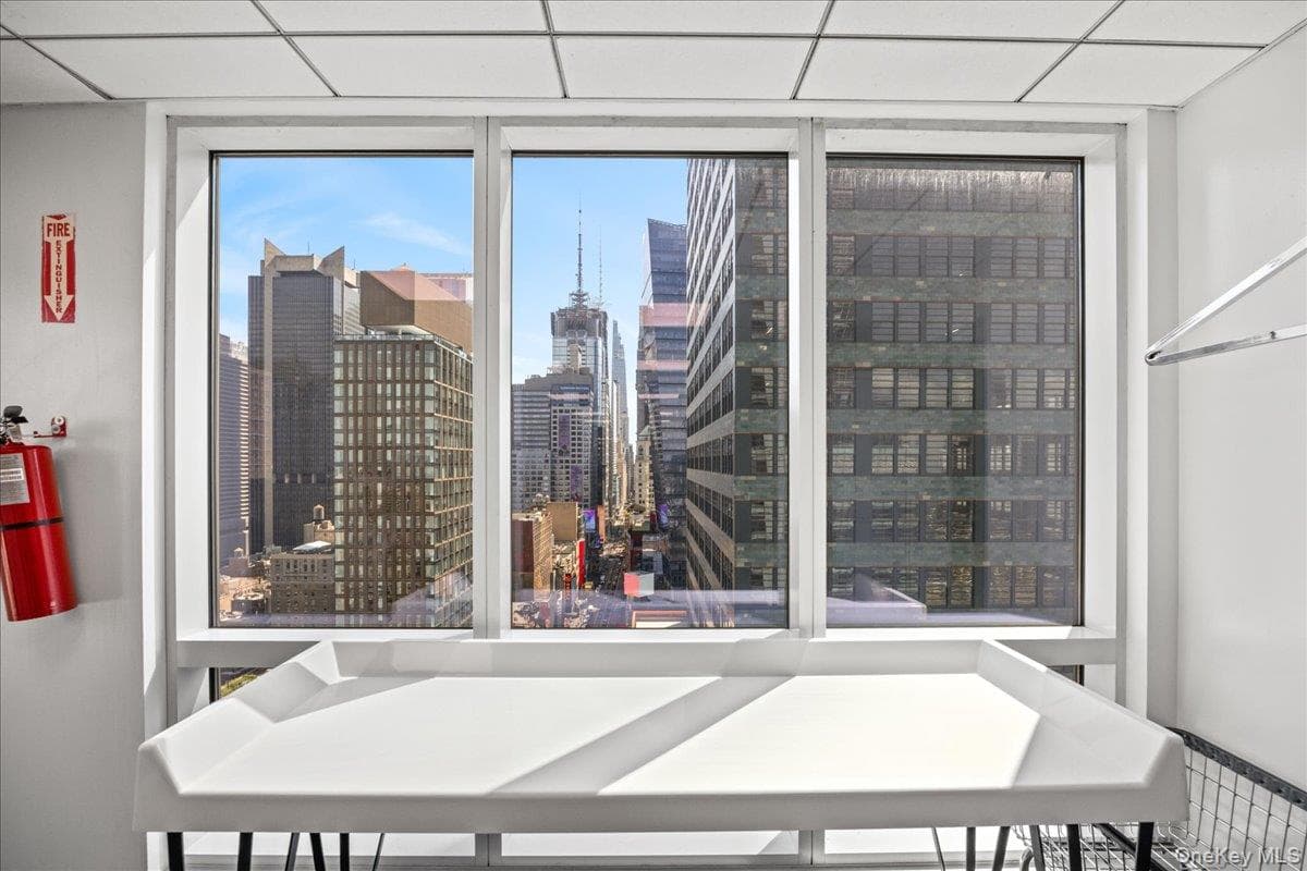 350 W 42nd Street Unit: 19I thumbnail 28