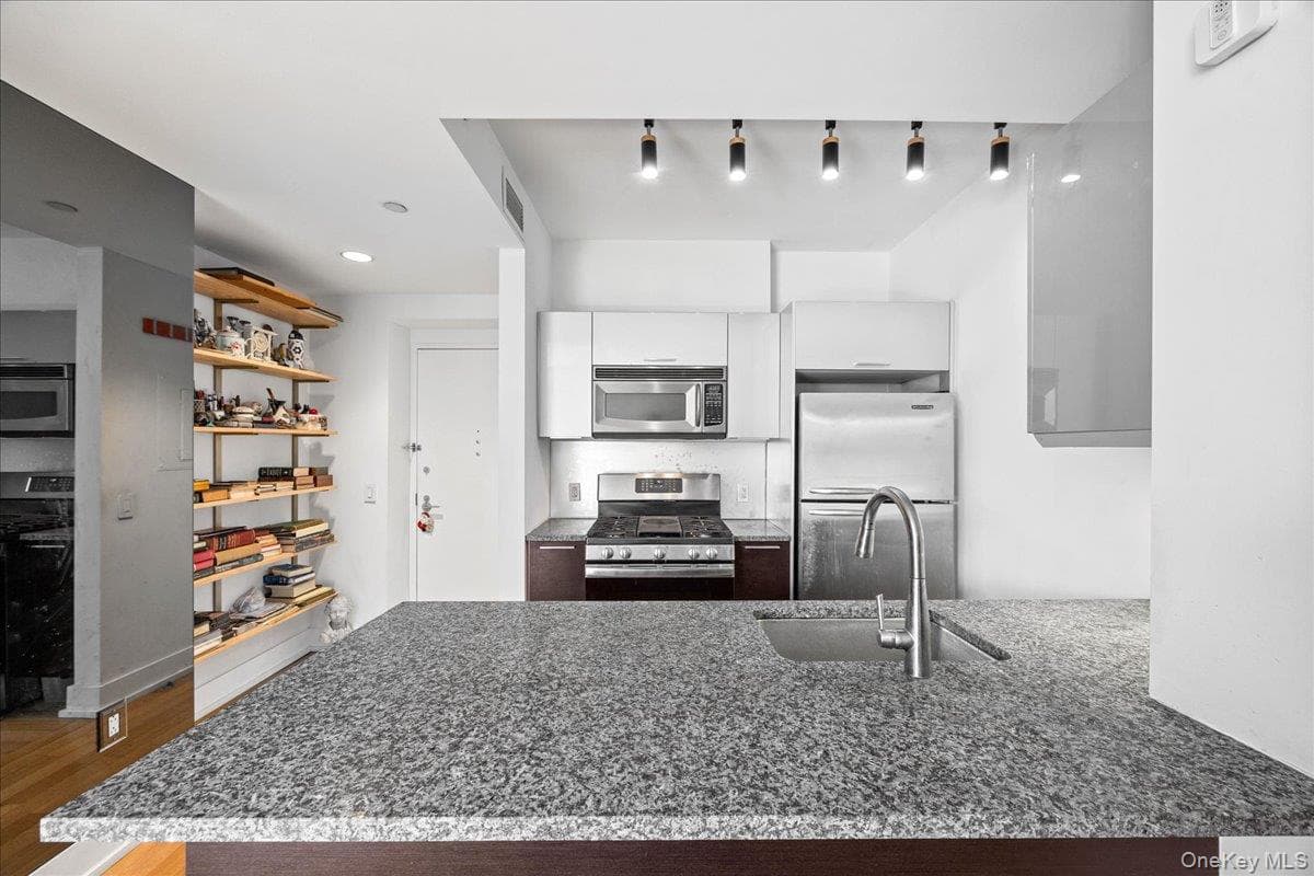 350 W 42nd Street Unit: 19I thumbnail 15