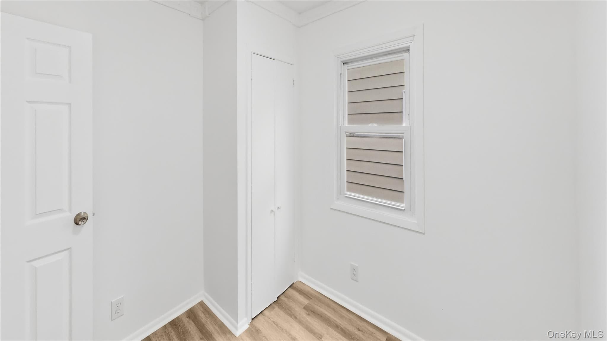 1373 E 55th Street thumbnail 15