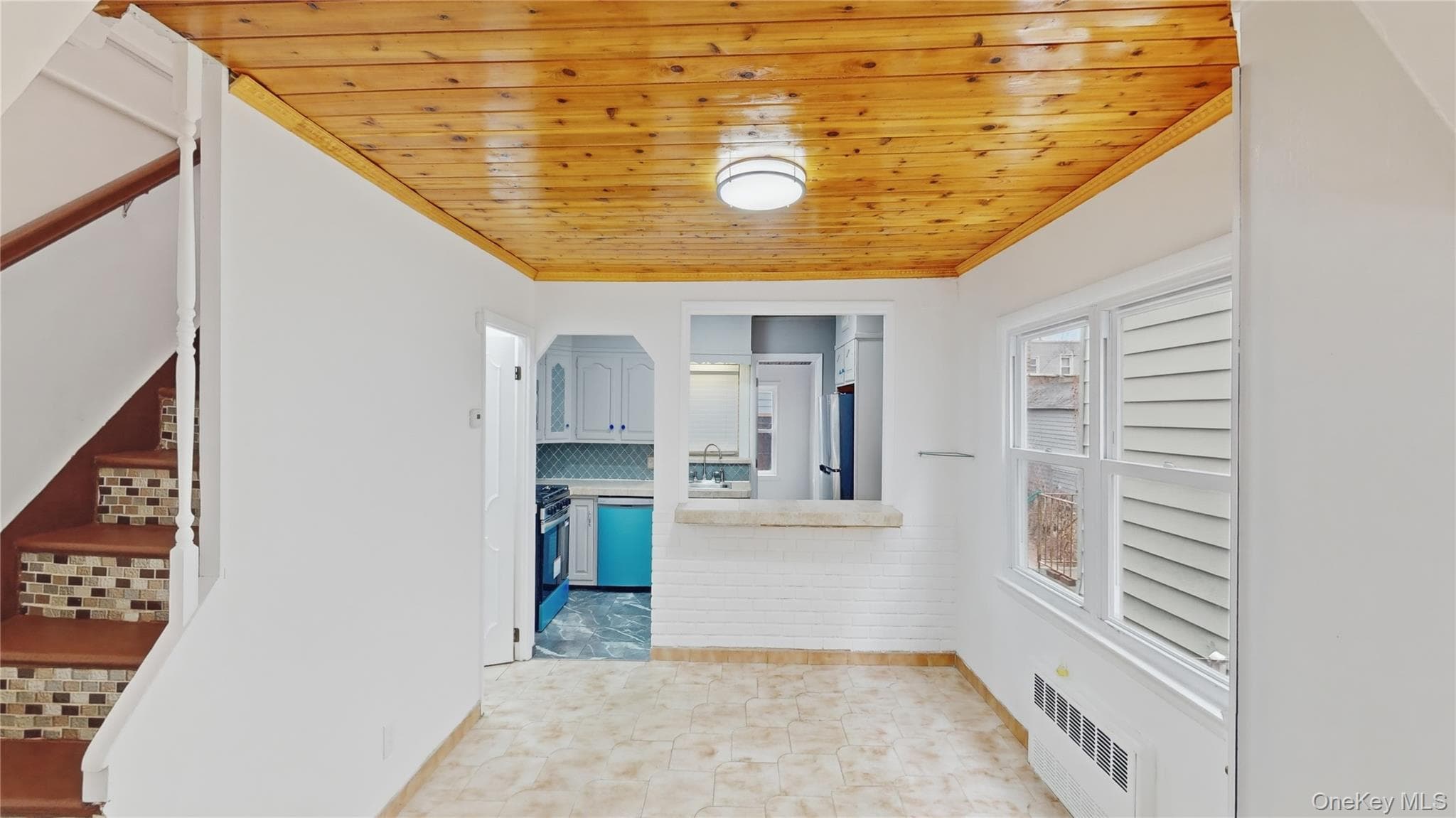 1373 E 55th Street thumbnail 4