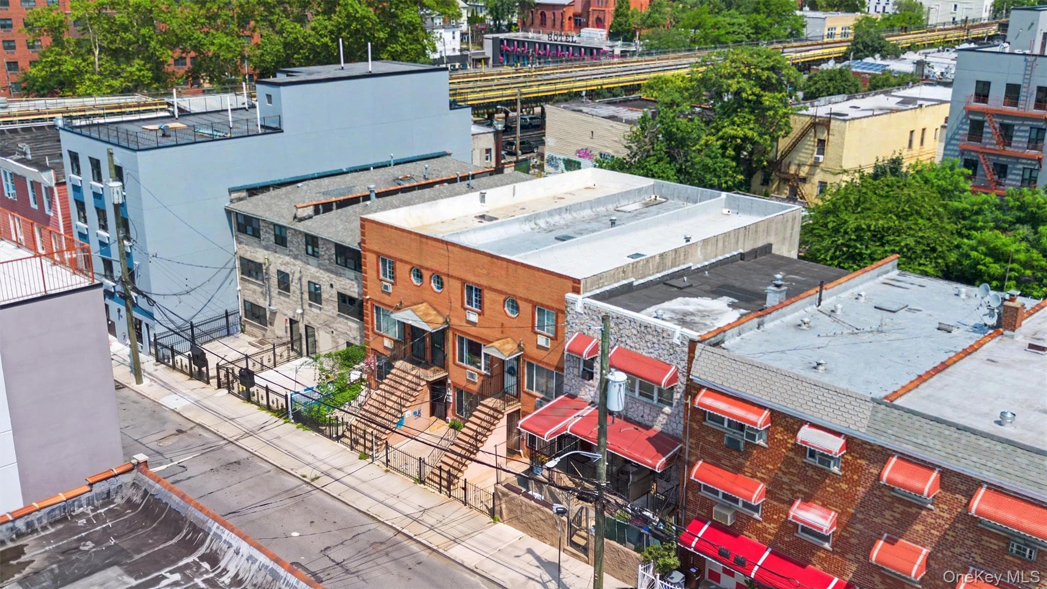 717 E 215th Street thumbnail 3