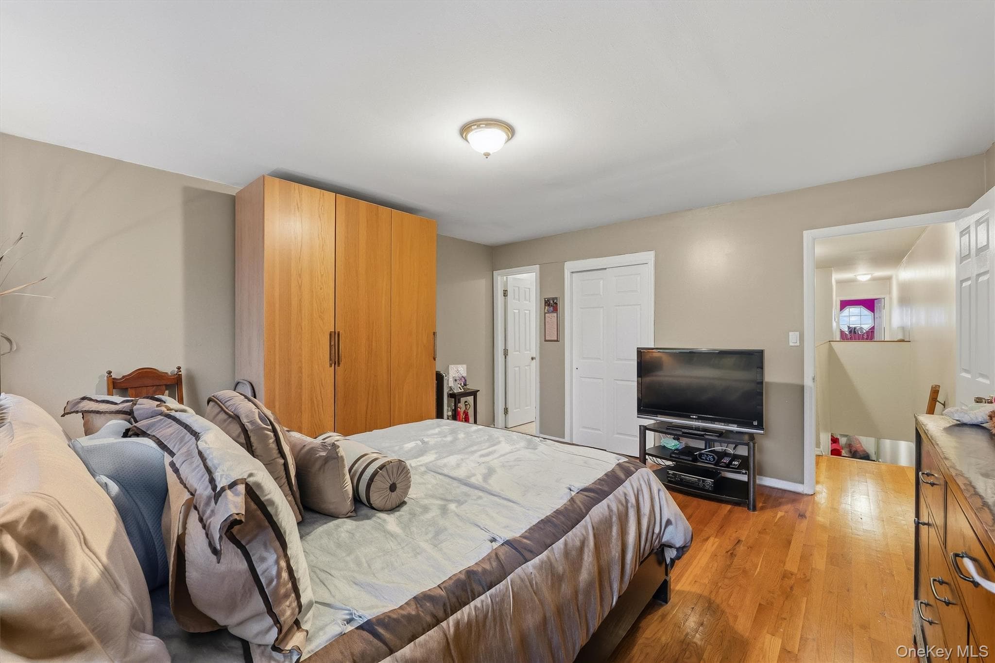 717 E 215th Street thumbnail 18