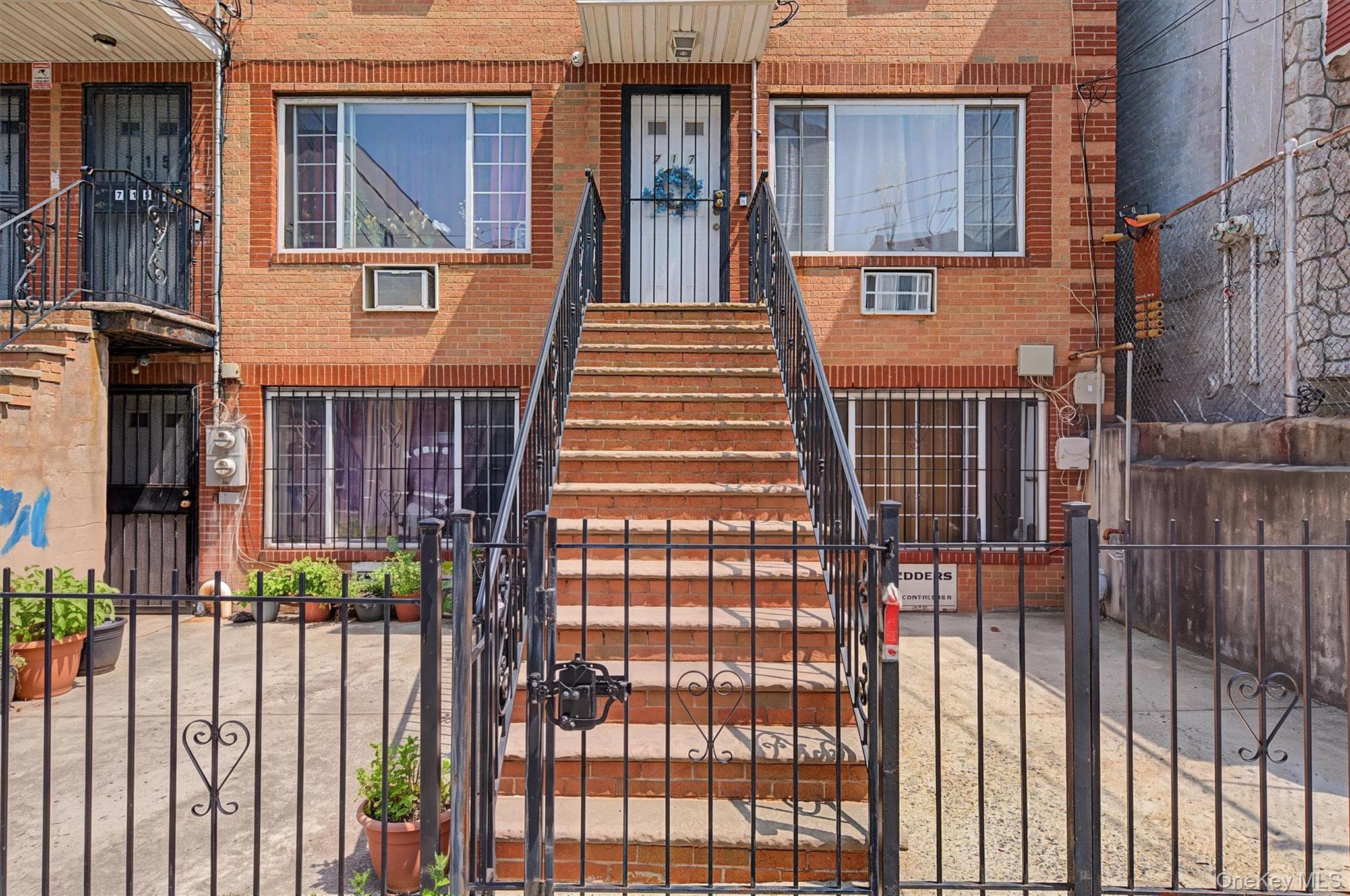 717 E 215th Street thumbnail 8