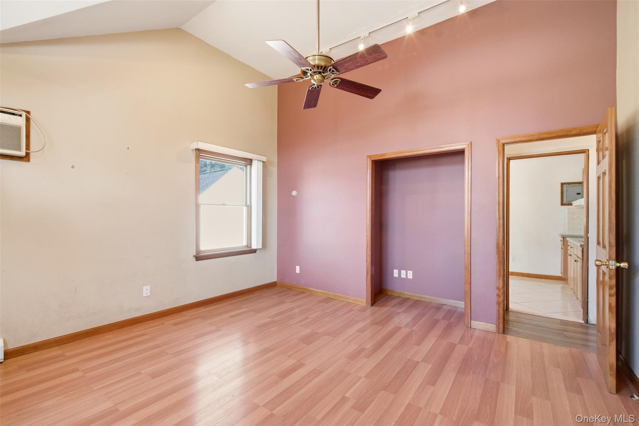 2093 Bergen Street thumbnail 13