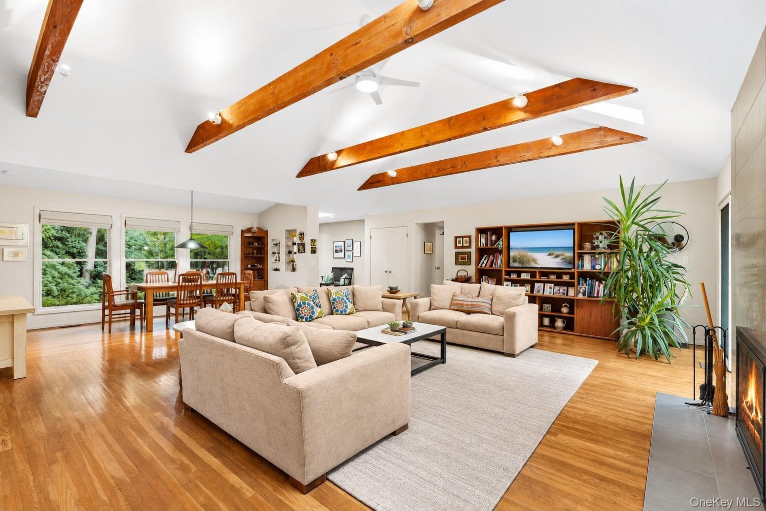 15 Springwood Way, East Hampton