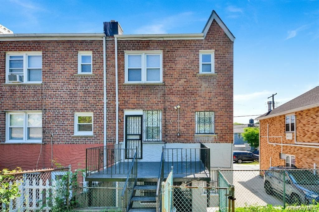 561 Logan Avenue thumbnail 2