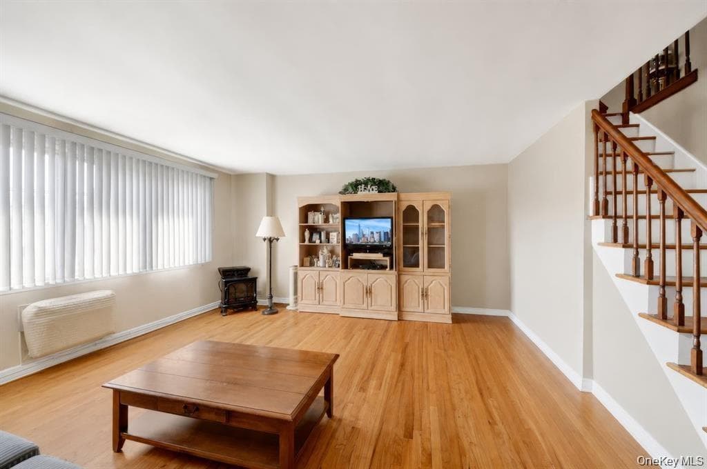 561 Logan Avenue thumbnail 4