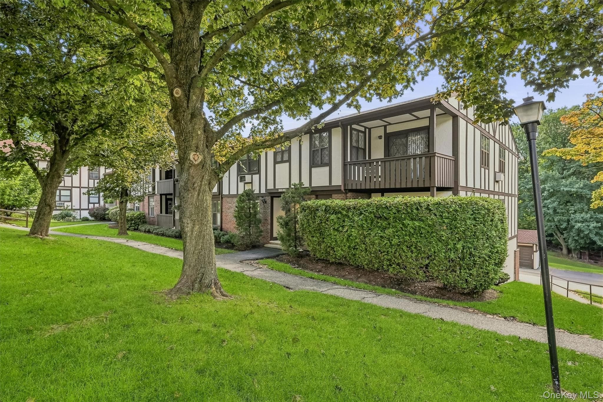 631 Sierra Vista Lane thumbnail 3
