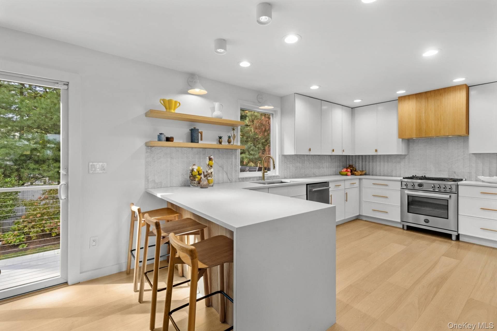 1039 Springs Fireplace Road thumbnail 19