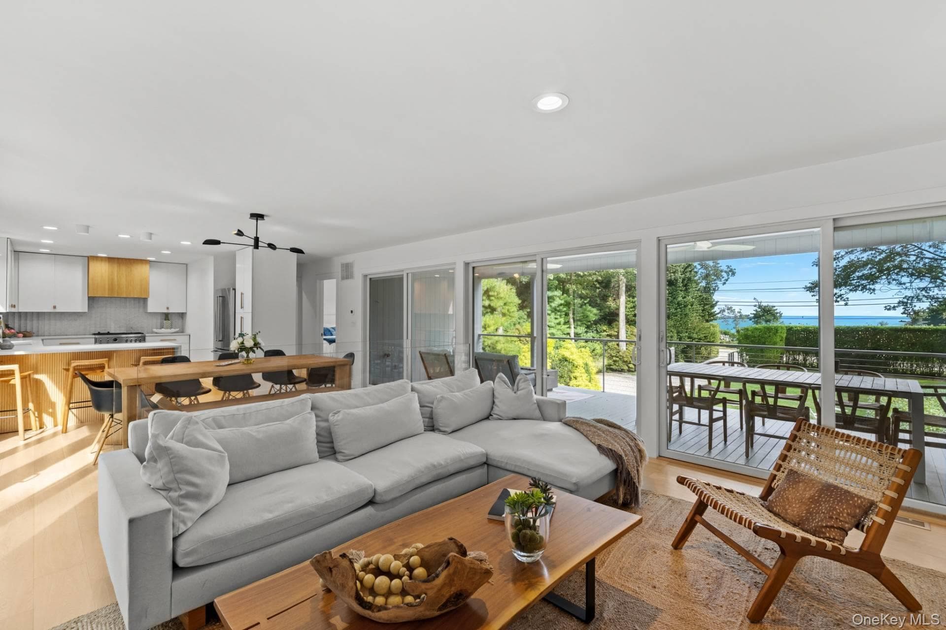 1039 Springs Fireplace Road thumbnail 15