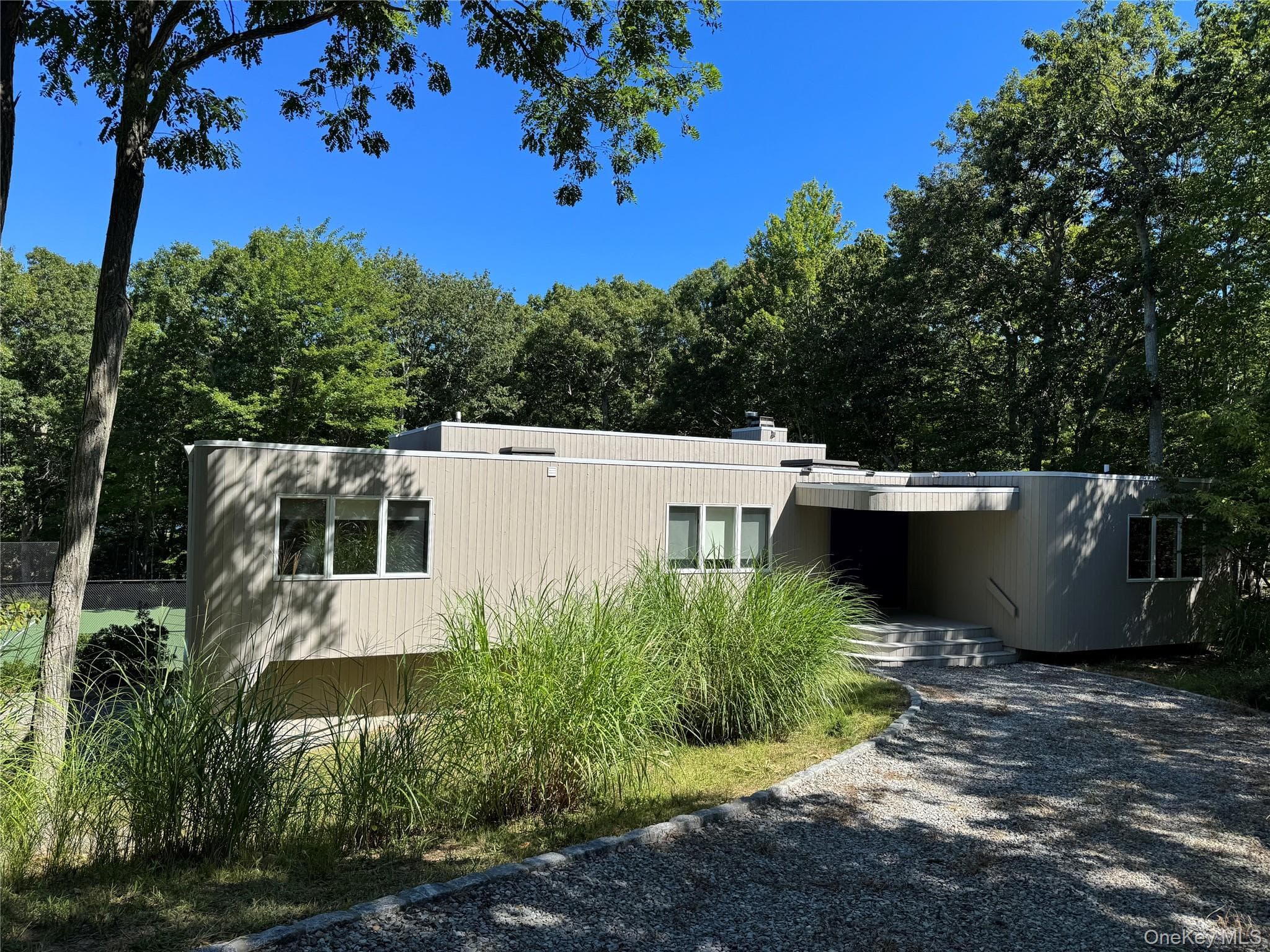 2 Little Court, East Hampton