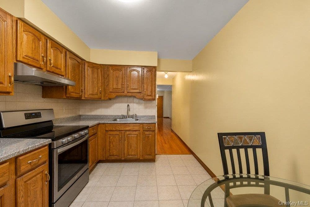 868 E 216th Street thumbnail 19