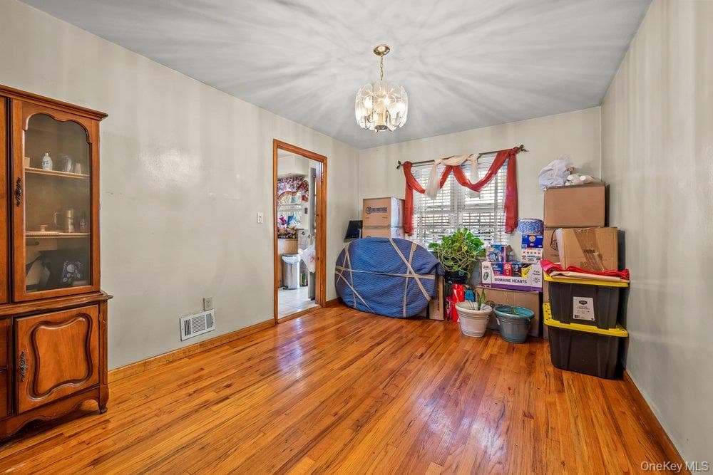 868 E 216th Street thumbnail 9