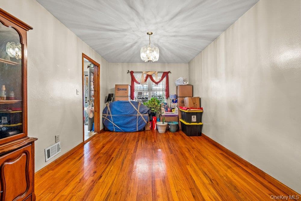 868 E 216th Street thumbnail 8