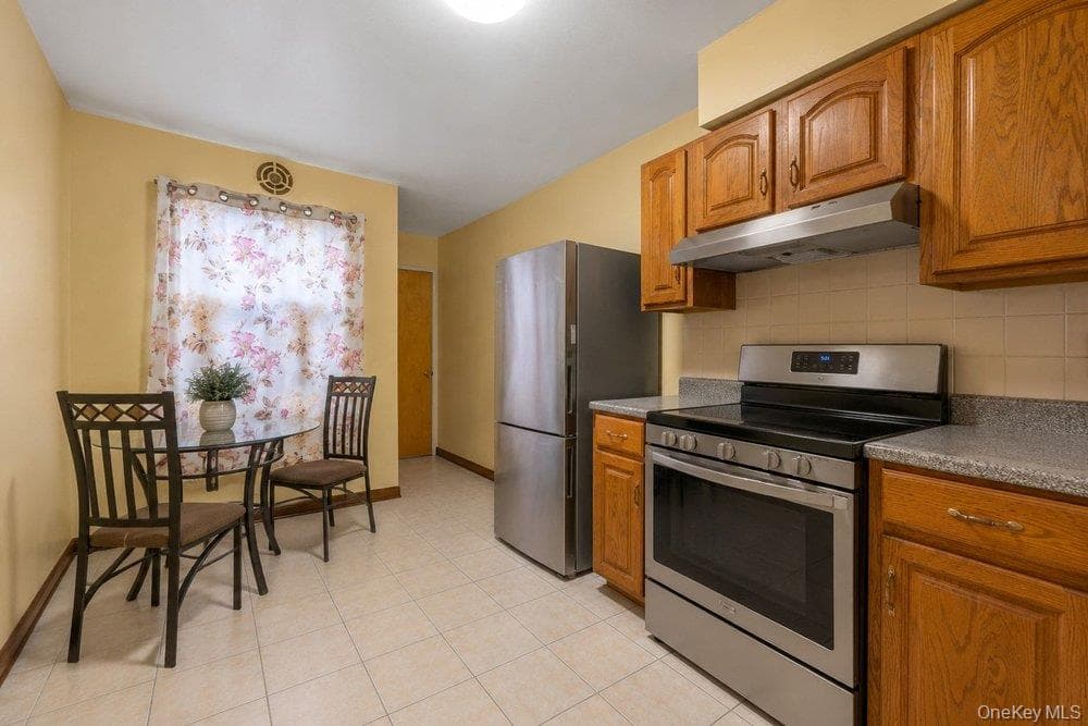 868 E 216th Street thumbnail 18