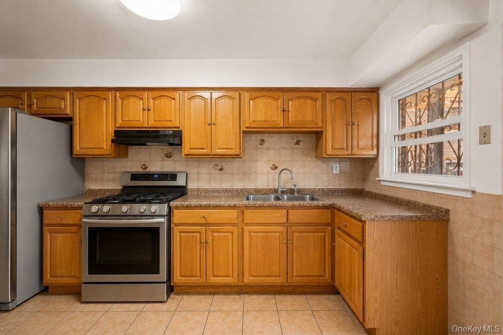 868 E 216th Street thumbnail 12
