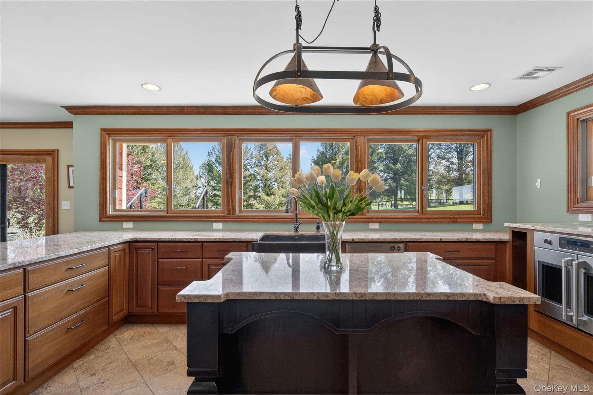285 Maple Avenue thumbnail 18