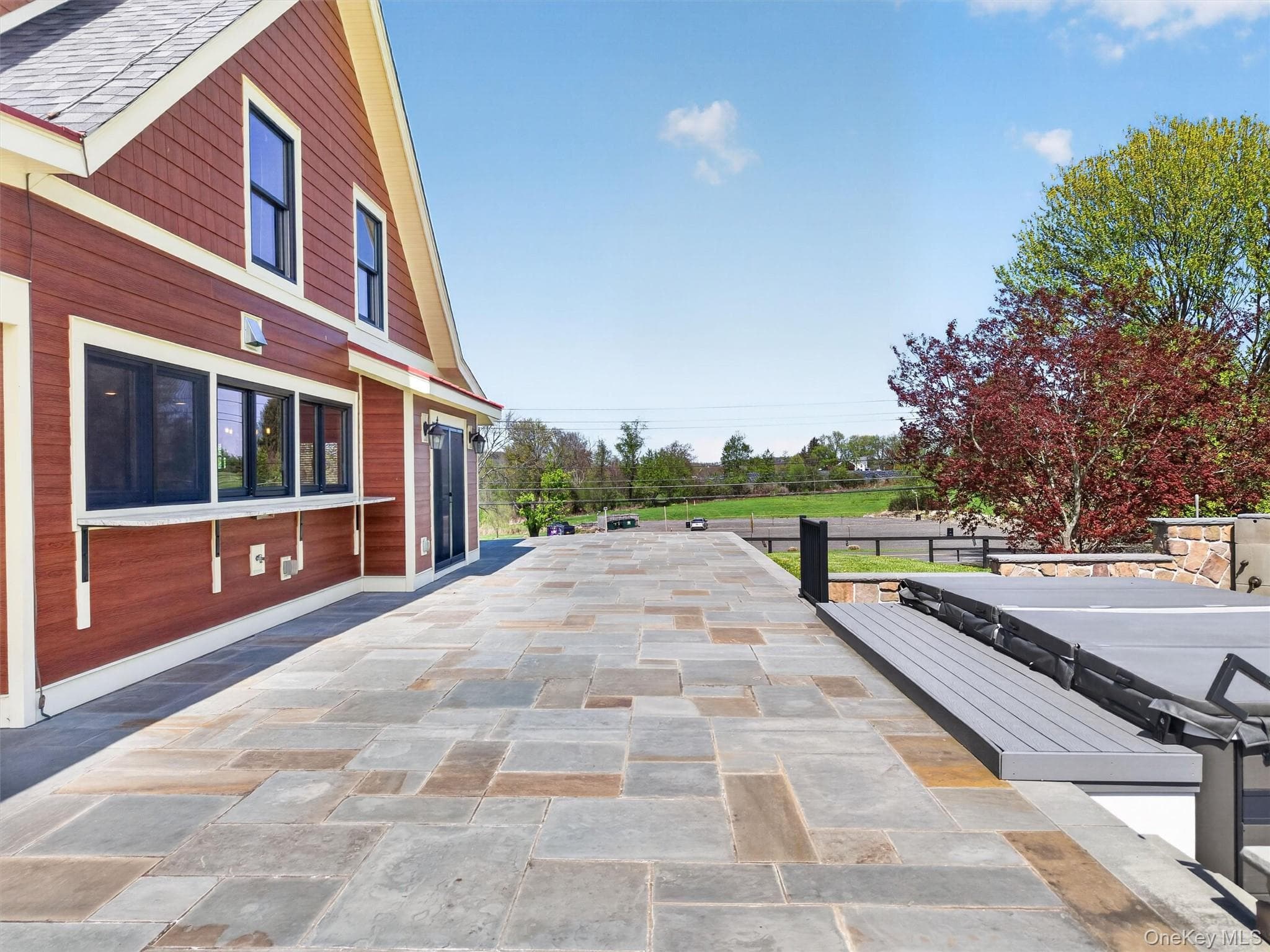 285 Maple Avenue thumbnail 19