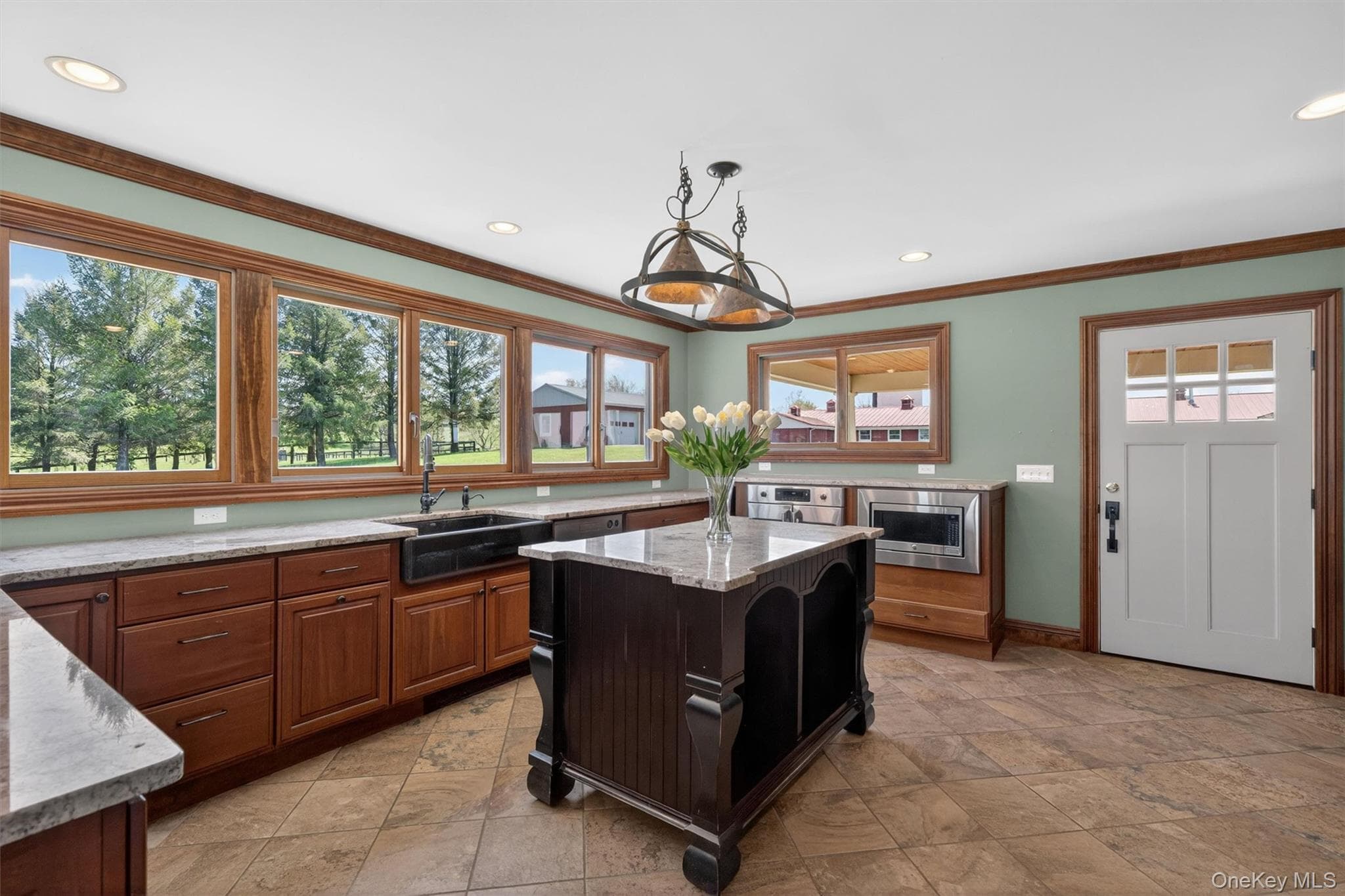 285 Maple Avenue thumbnail 10