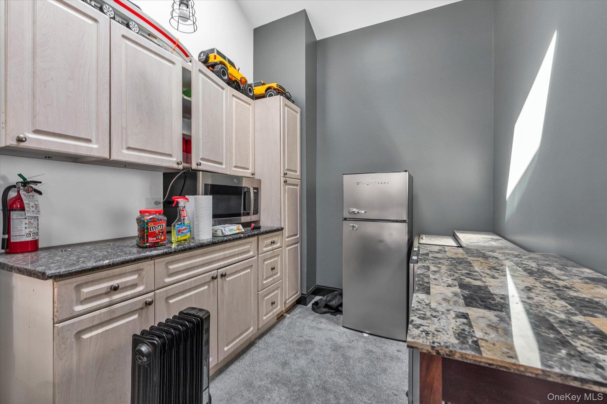 312-314 Woodcleft Avenue thumbnail 12