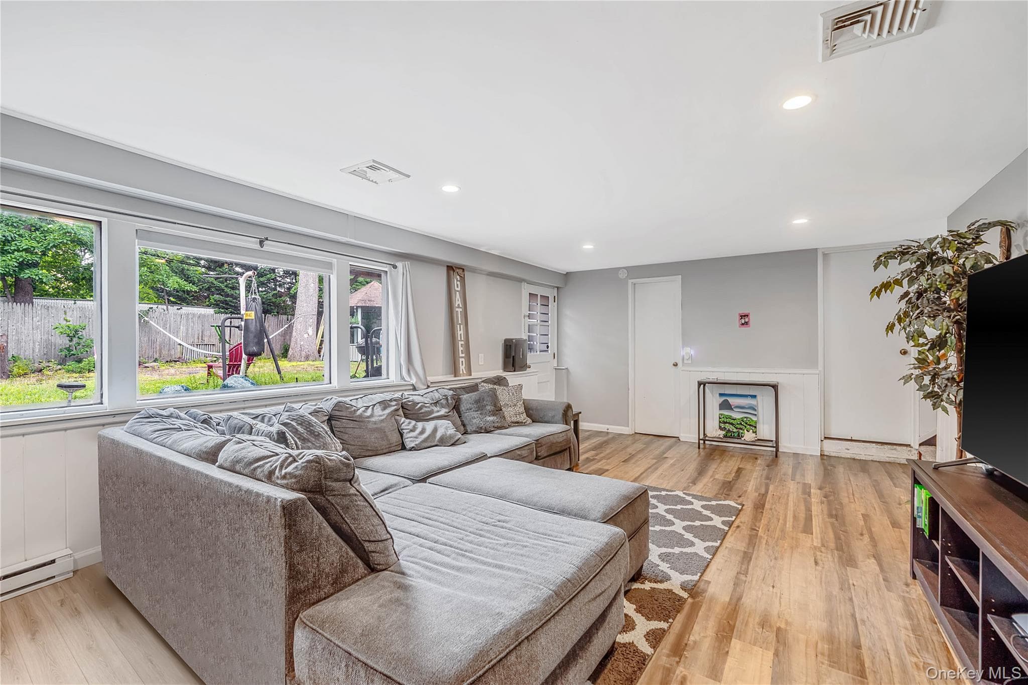 2275 Hynes Place thumbnail 13