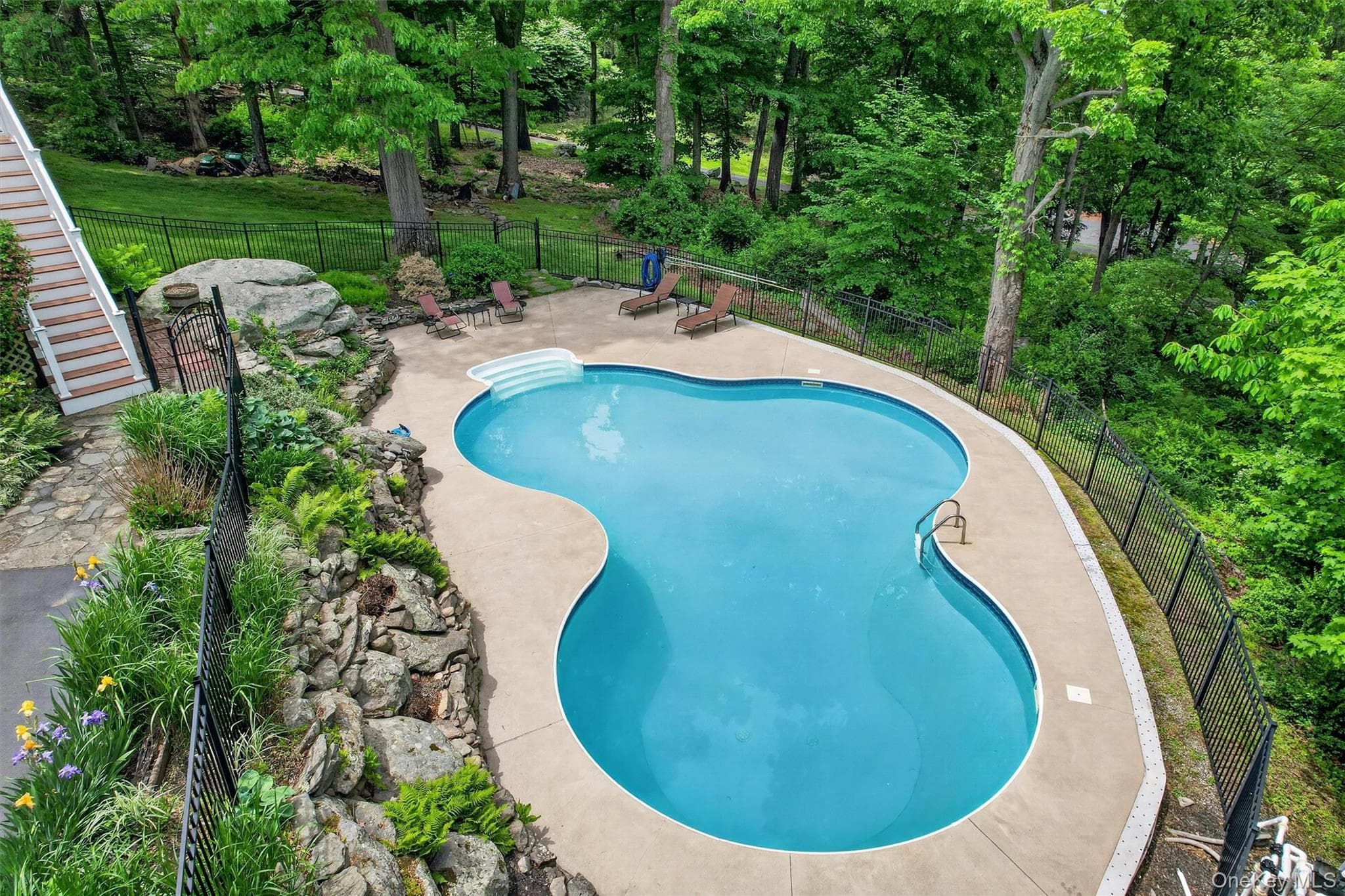 8 Mountain Brook Road thumbnail 3